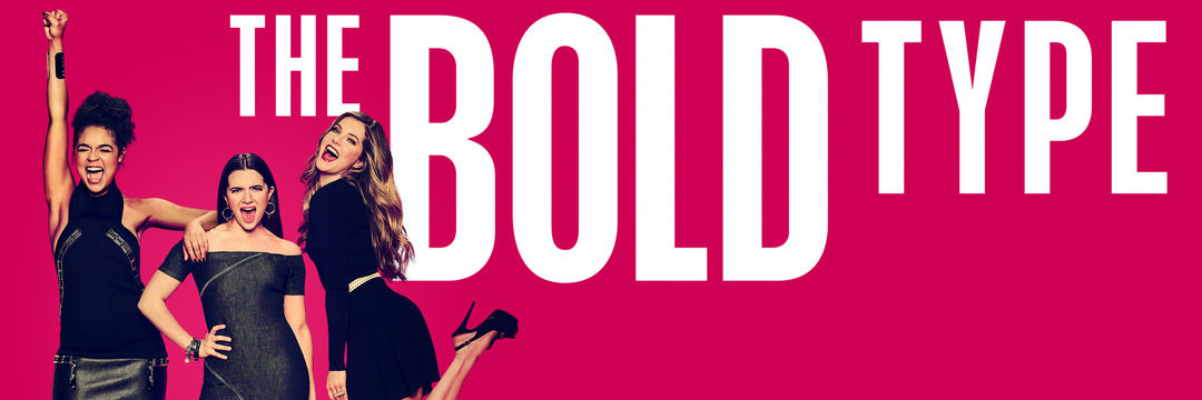 Imagem de divulgação de The Bold Type: Kat, Jane e Sutton, fundo rosa choque e o nome da série.
